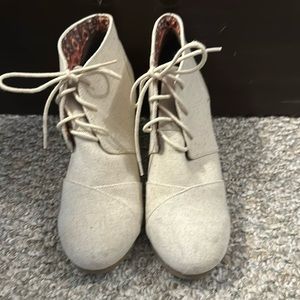 Cite Classified canvas bootie